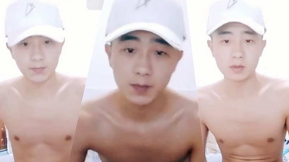 清秀小哥直播甩屌