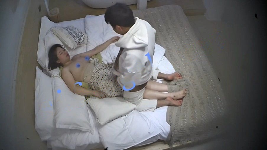 ⏪酒店偷拍⏩大奶少妇被男友研究嫩逼后猛操